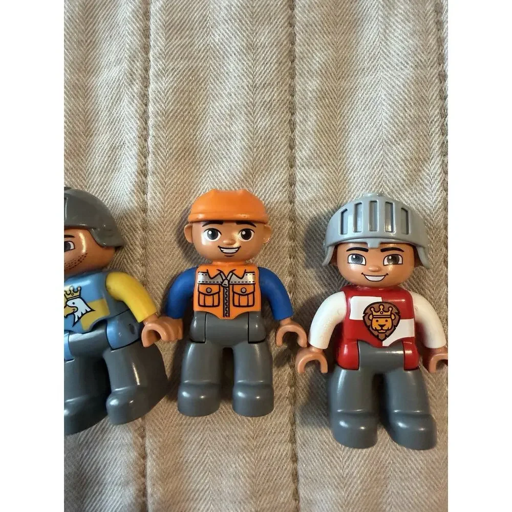 Duplo Lot Of 7 - 6 Minifigures 1 Dalmatian Dog Knight Construction Girl Kid